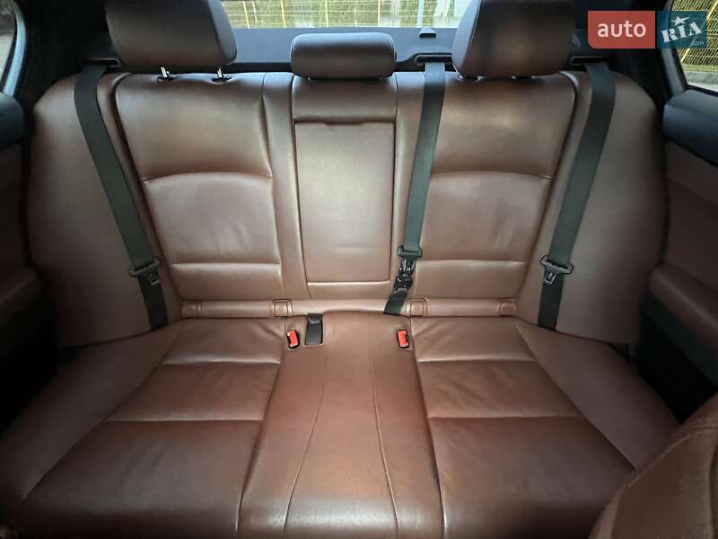 Седан BMW 5 Series 2013 в Олександрії