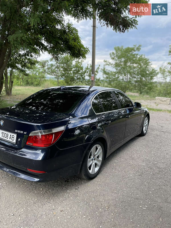 Седан BMW 5 Series 2004 в Чугуєві
