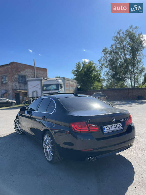 Седан BMW 5 Series 2012 в Звягелі
