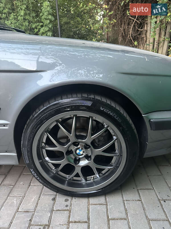 Седан BMW 5 Series 1993 в Одессе