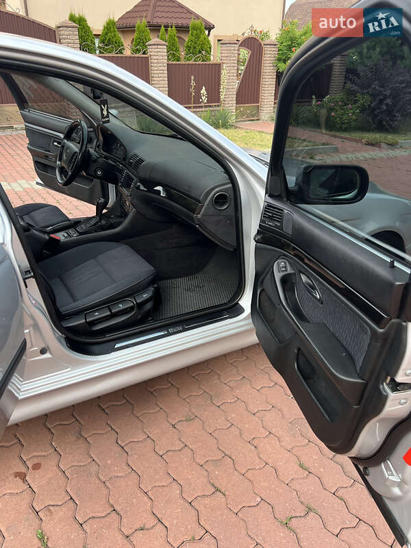 Седан BMW 5 Series 2002 в Чернівцях