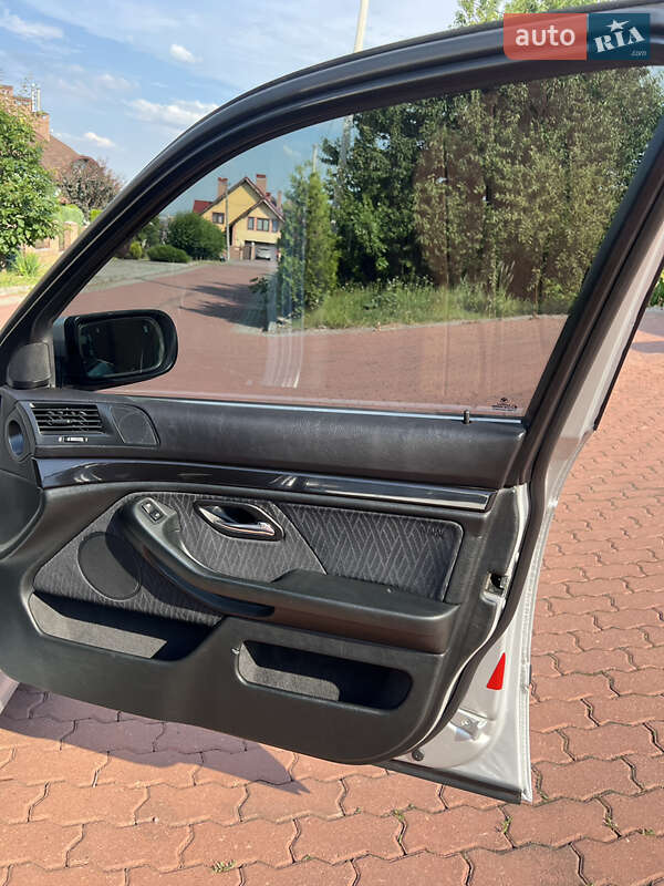 Седан BMW 5 Series 2002 в Чернівцях