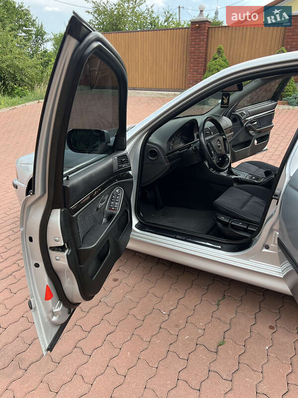 Седан BMW 5 Series 2002 в Чернівцях