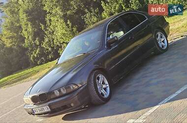 Седан BMW 5 Series 2000 в 