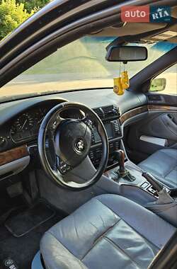 Седан BMW 5 Series 2000 в 