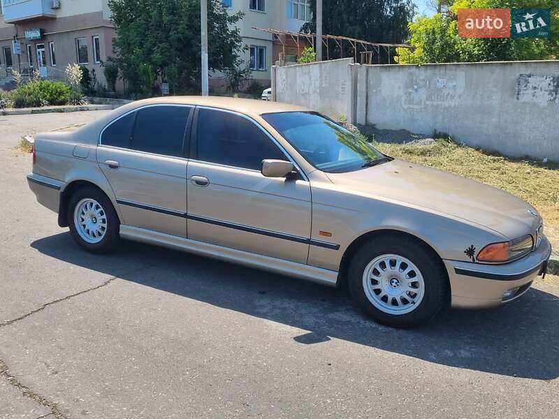 Седан BMW 5 Series 2000 в Одессе