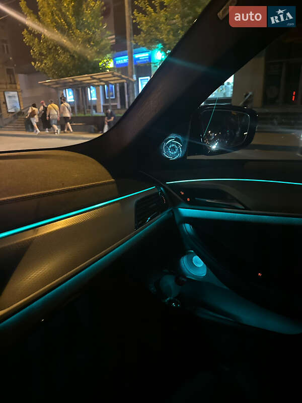 Седан BMW 5 Series 2017 в Львові