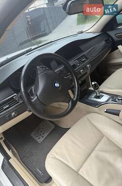 Седан BMW 5 Series 2009 в 