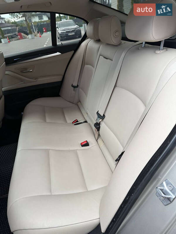Седан BMW 5 Series 2012 в Ровно
