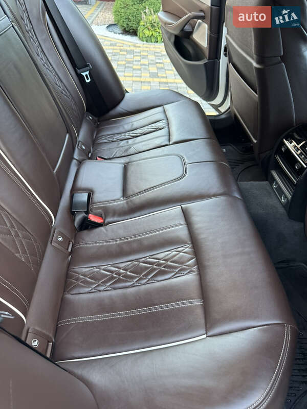 Седан BMW 5 Series 2017 в Черновцах