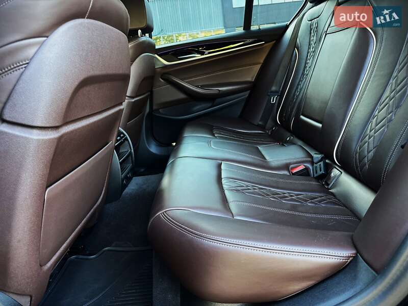 Седан BMW 5 Series 2016 в Киеве