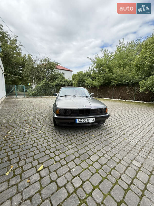Седан BMW 5 Series 1988 в Львові