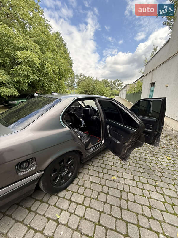 Седан BMW 5 Series 1988 в Львові