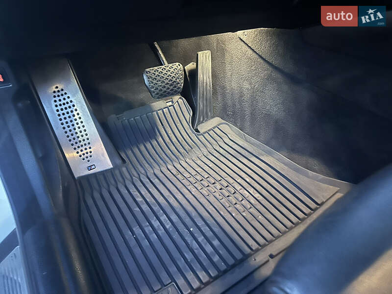 Седан BMW 5 Series 2016 в Львові