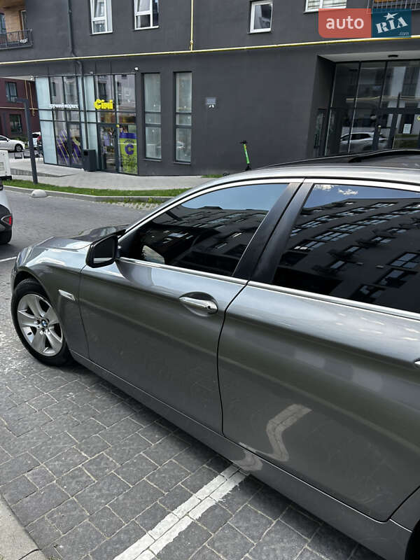 Седан BMW 5 Series 2013 в Львові
