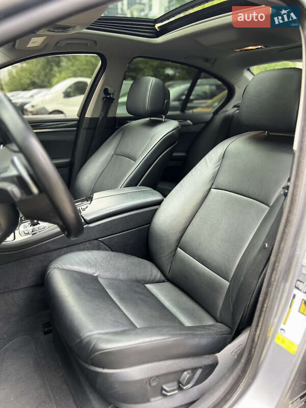 Седан BMW 5 Series 2013 в Львові