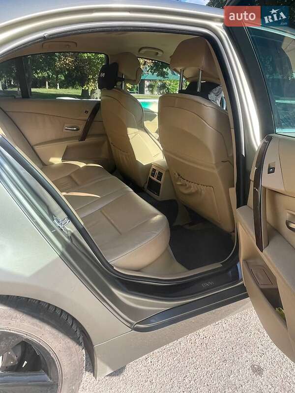 Седан BMW 5 Series 2004 в Карлівці