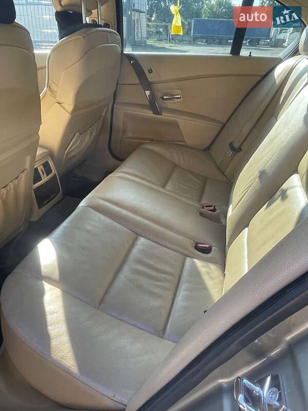 Седан BMW 5 Series 2004 в Карлівці