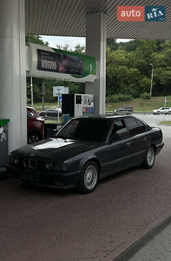 Седан BMW 5 Series 1988 в Києві