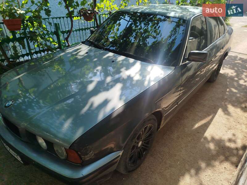 Седан BMW 5 Series 1992 в Первомайске