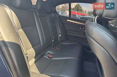 Седан BMW 5 Series 2012 в 