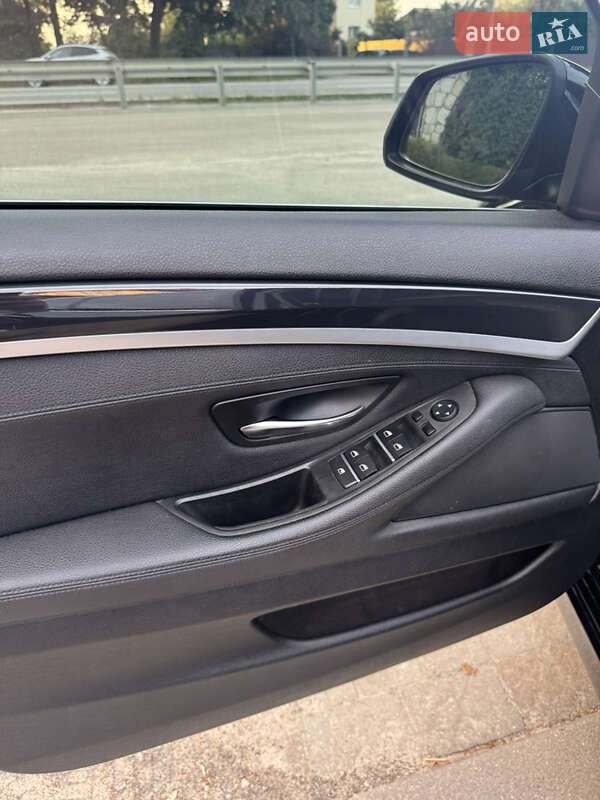 Седан BMW 5 Series 2016 в Львове