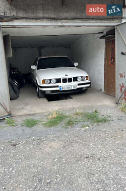 Седан BMW 5 Series 1990 в Мукачевому
