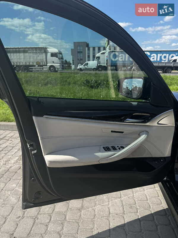 Седан BMW 5 Series 2018 в Львове