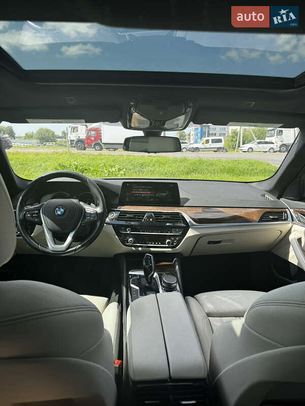 Седан BMW 5 Series 2018 в Львове