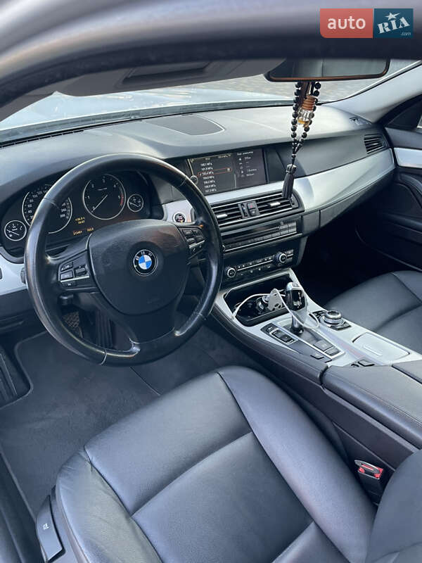 Седан BMW 5 Series 2010 в Луцке
