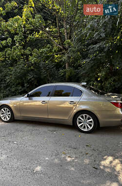 Седан BMW 5 Series 2005 в Львові