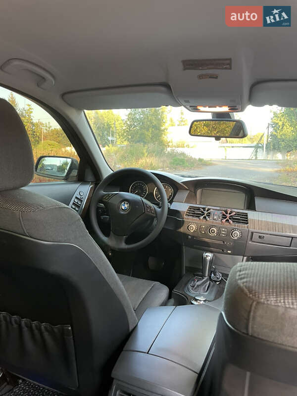 Седан BMW 5 Series 2004 в Калиновке