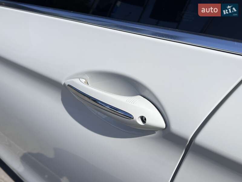 Седан BMW 5 Series 2013 в Нововолинську