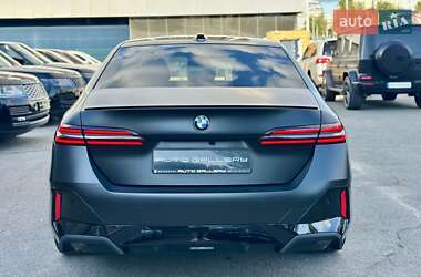 Седан BMW 5 Series 2023 в 