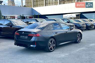 Седан BMW 5 Series 2023 в 