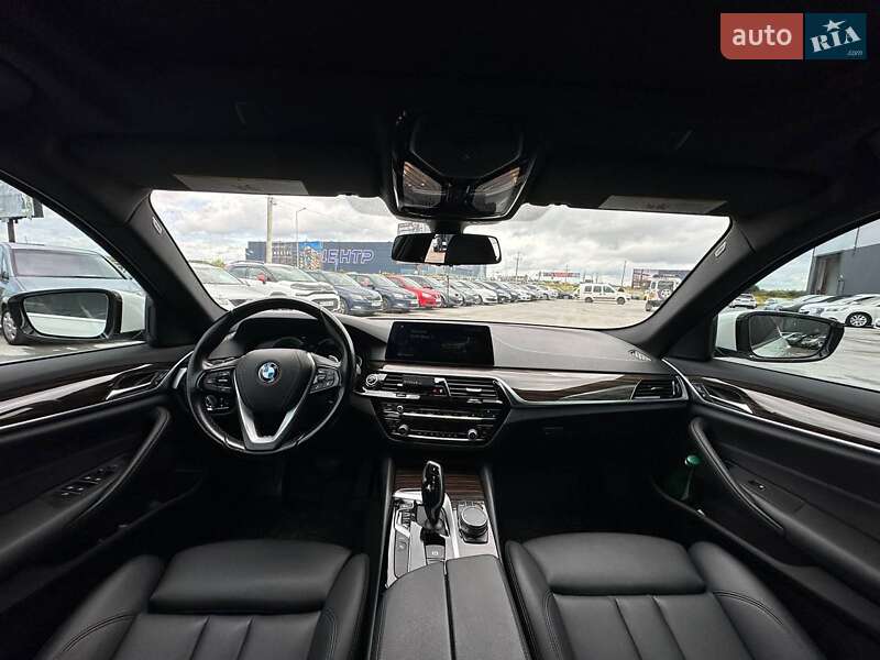 Седан BMW 5 Series 2018 в Львове