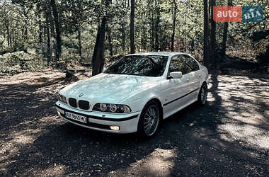 Седан BMW 5 Series 2000 в Харькове
