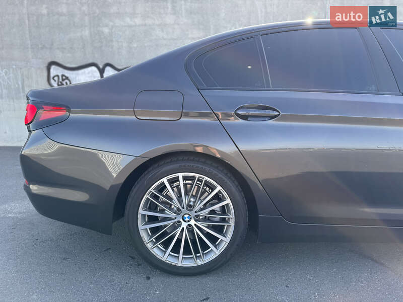 Седан BMW 5 Series 2019 в Львове