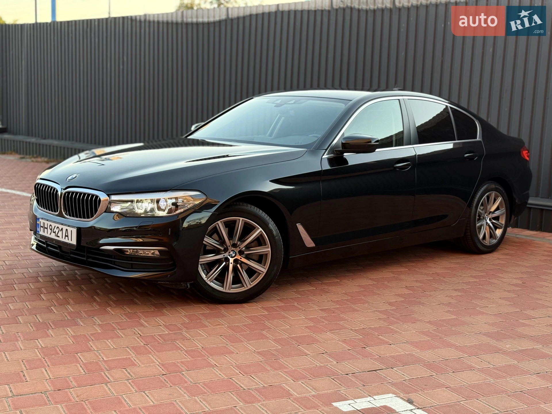 BMW 5 Series 2017 VIN WBAJC31050WA79092 фото оголошення 2 з 29