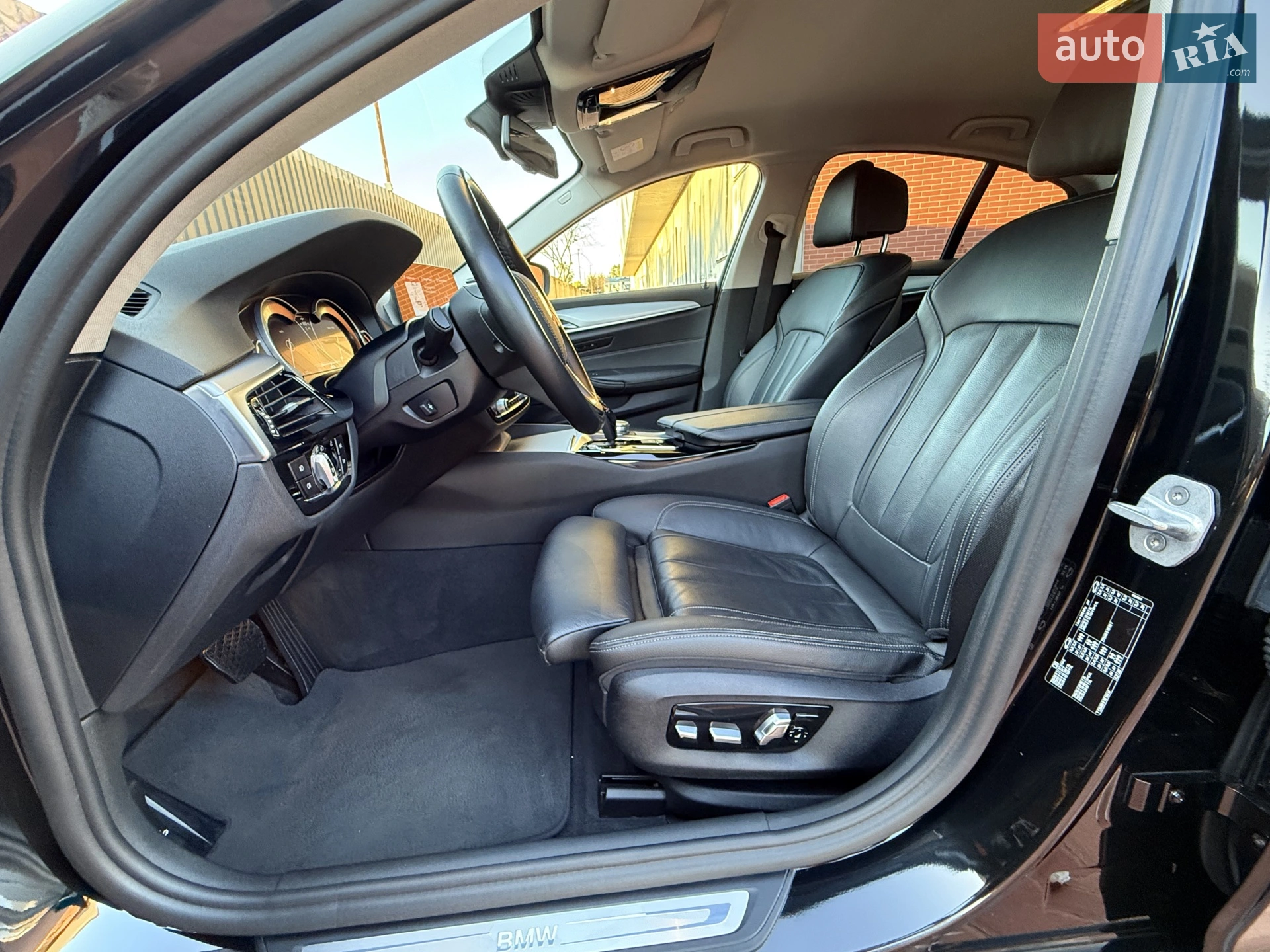 BMW 5 Series 2017 VIN WBAJC31050WA79092 фото оголошення 22 з 29