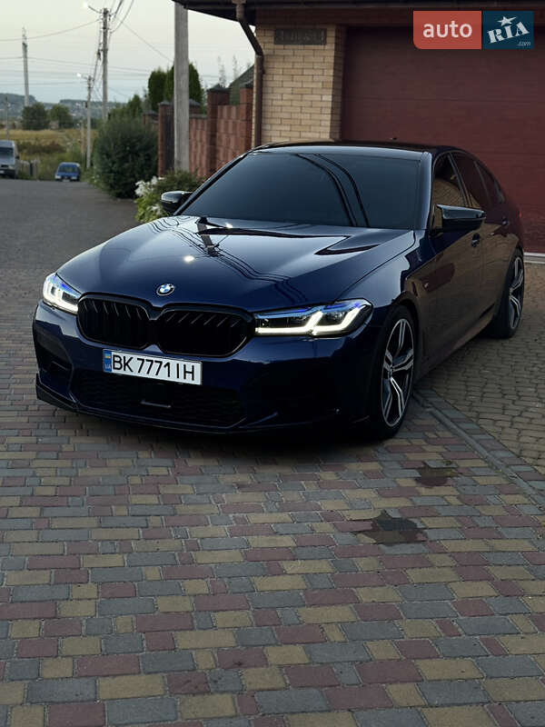 Седан BMW 5 Series 2017 в Ровно