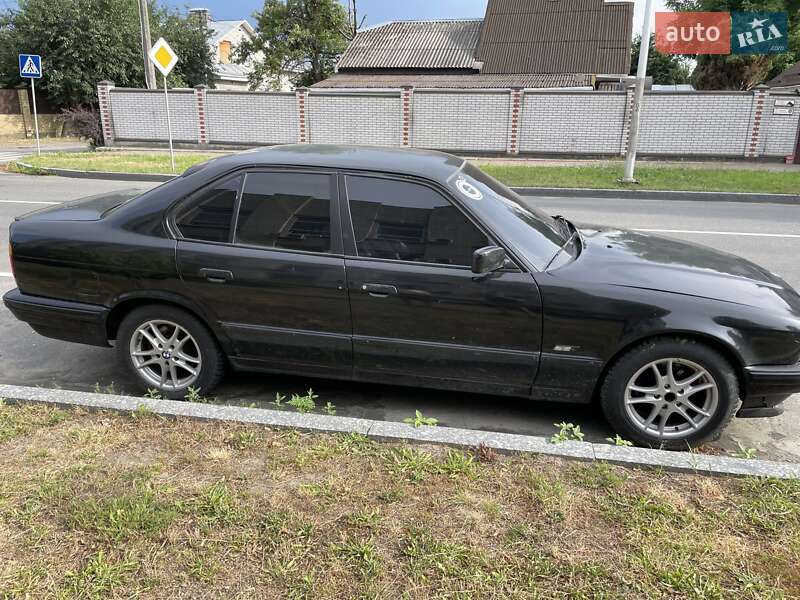 Седан BMW 5 Series 1993 в Вишневом фото 4 Седан BMW 5 Series 1993 в Вишневом