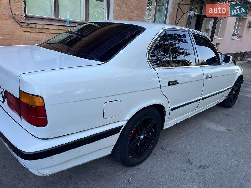 Седан BMW 5 Series 1989 в Катеринополе