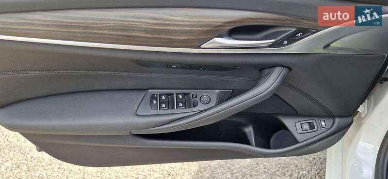 Седан BMW 5 Series 2018 в Ужгороде