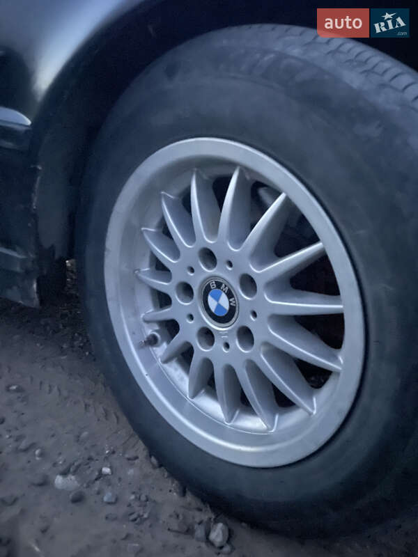 Седан BMW 5 Series 1995 в Чернівцях