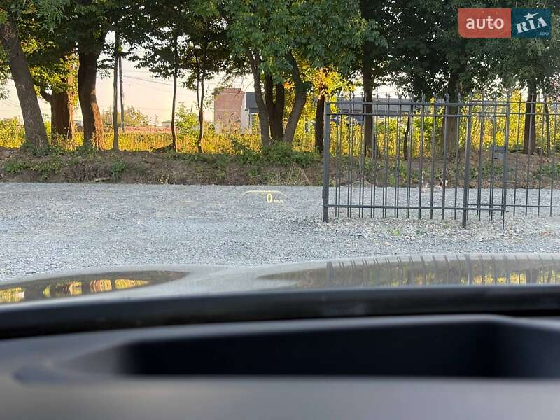 Седан BMW 5 Series 2017 в Хмельницком