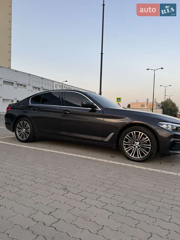 Седан BMW 5 Series 2018 в Львові