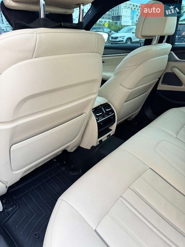 Седан BMW 5 Series 2019 в Львові