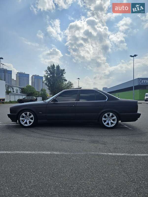 Седан BMW 5 Series 1995 в Киеве