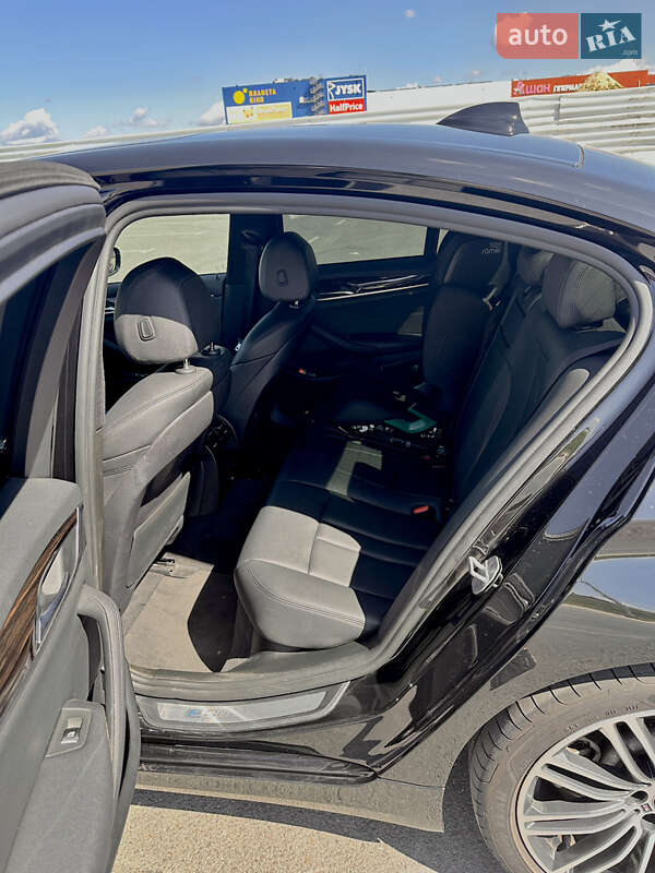 Седан BMW 5 Series 2018 в Львове